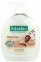 Folyékony szappan, 0,3 l, PALMOLIVE Delicate Care 'Almond milk'